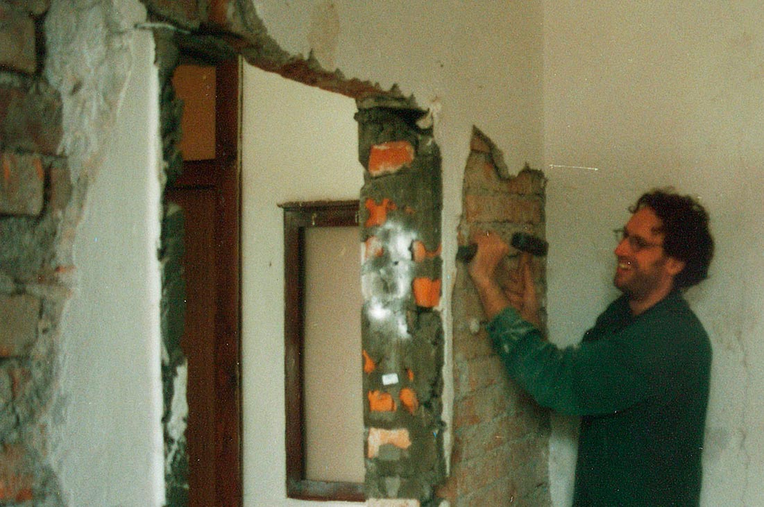 Renovierung vor der Eröffnung des kulturverein bahnhof, Hannes Metzler, 2000