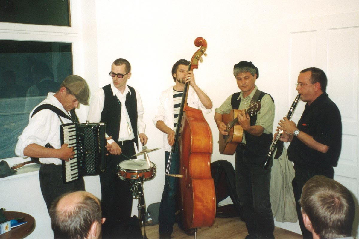 Die Bauernfänger bei der Eröffnung des kulturverein bahnhof am 27. Mai 2000